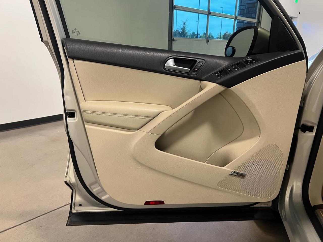 2011 Volkswagen Tiguan SEL 4Motion w/Premium Navi & Dynaudio Parker CO