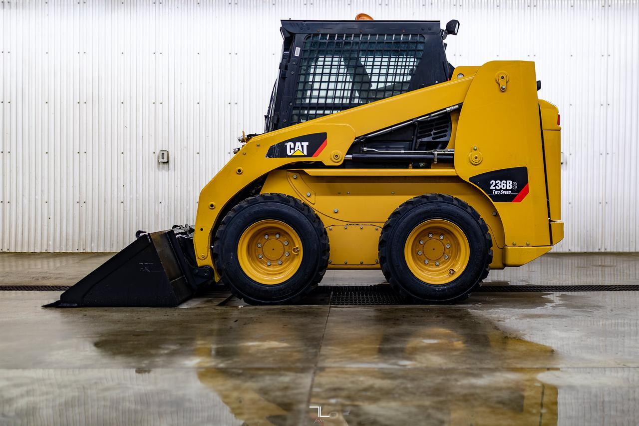 2012 CAT 236B3 Skid Steer Loader Bucket Diesel Red Deer AB