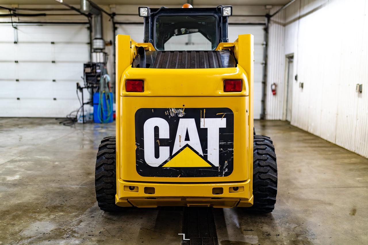 2012 CAT 236B3 Skid Steer Loader Bucket Diesel Red Deer AB