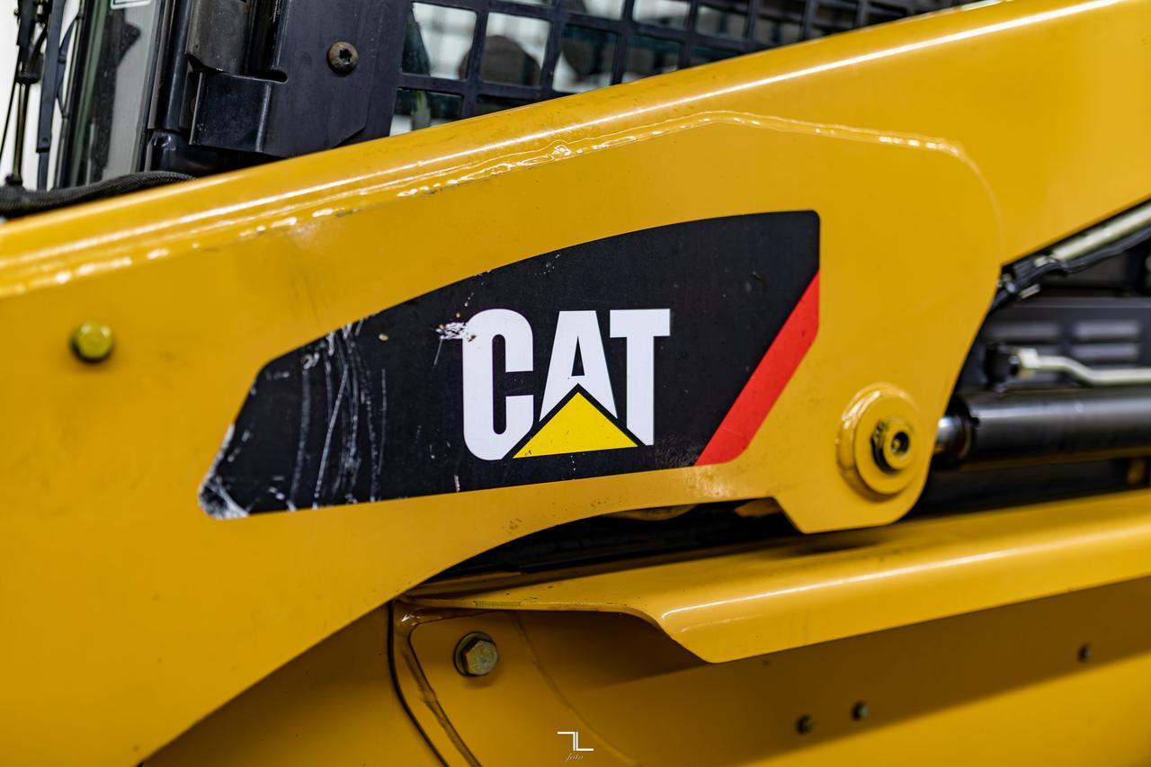 2012 CAT 236B3 Skid Steer Loader Bucket Diesel Red Deer AB