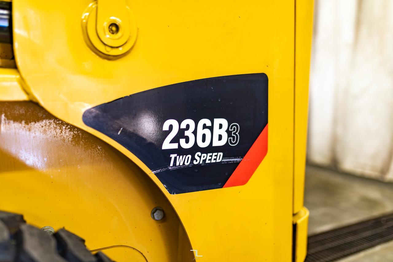 2012 CAT 236B3 Skid Steer Loader Bucket Diesel Red Deer AB