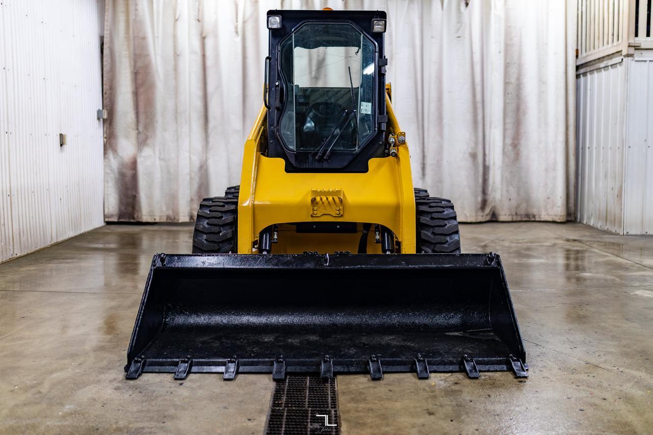 2012 CAT 236B3 Skid Steer Loader Bucket Diesel Red Deer AB