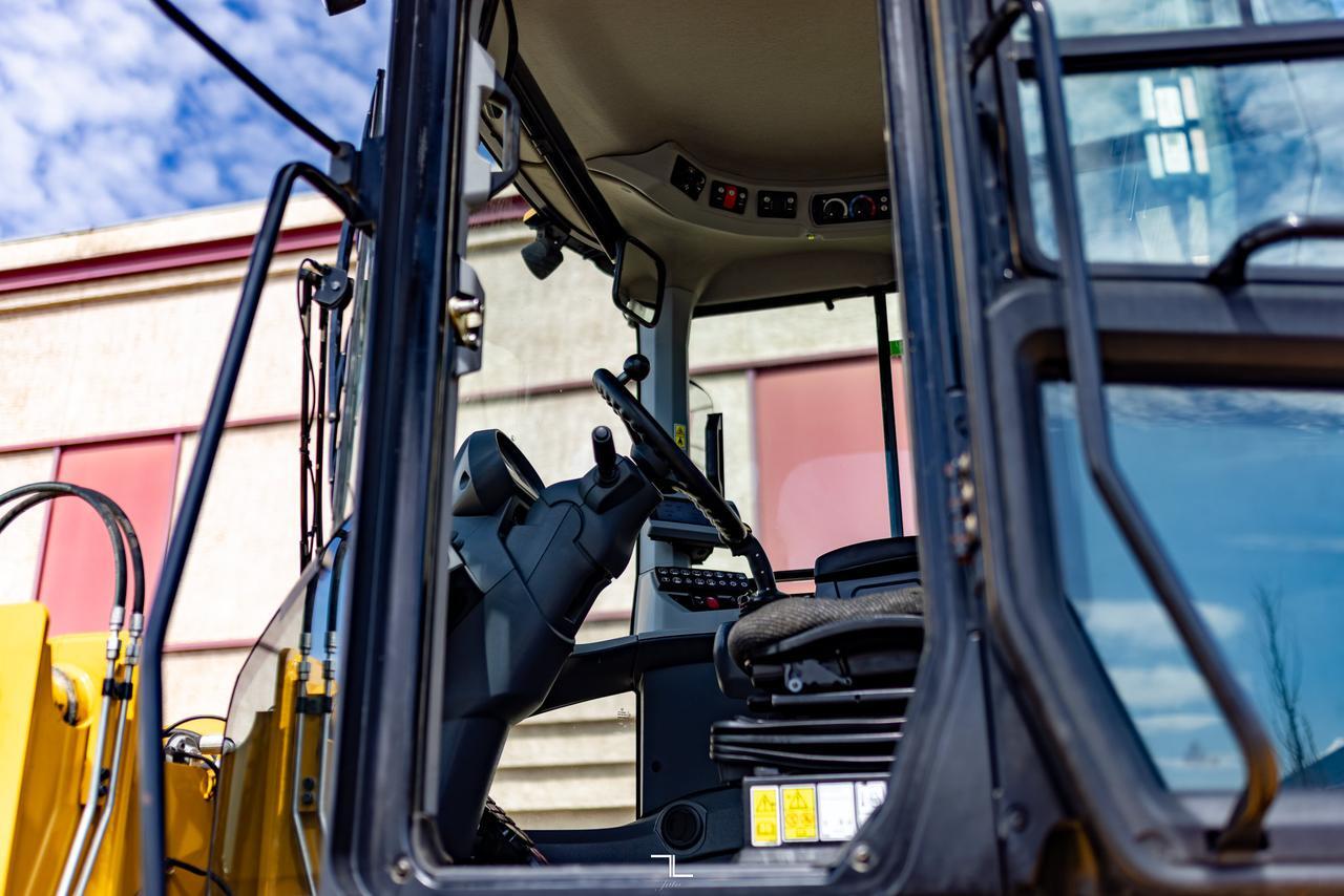 2012 CAT 930K Wheel Loader 4WD Bucket Diesel Automatic Red Deer AB