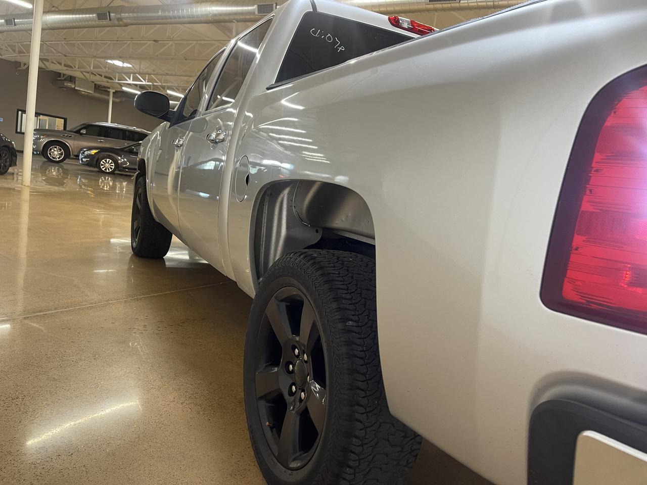 2012 Chevrolet Silverado LT photo 17