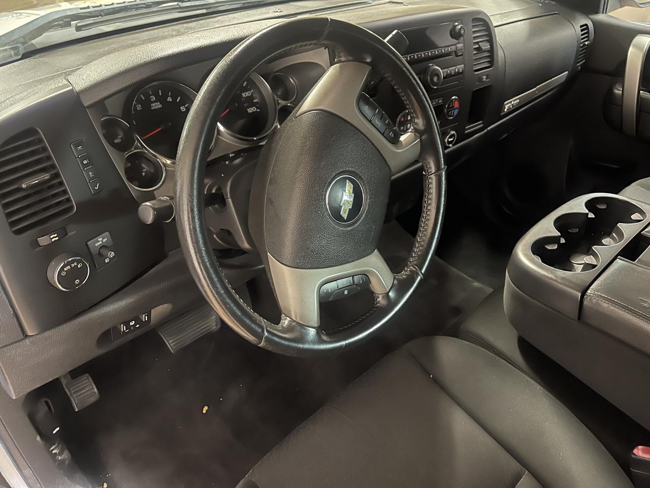 2012 Chevrolet Silverado LT photo 9
