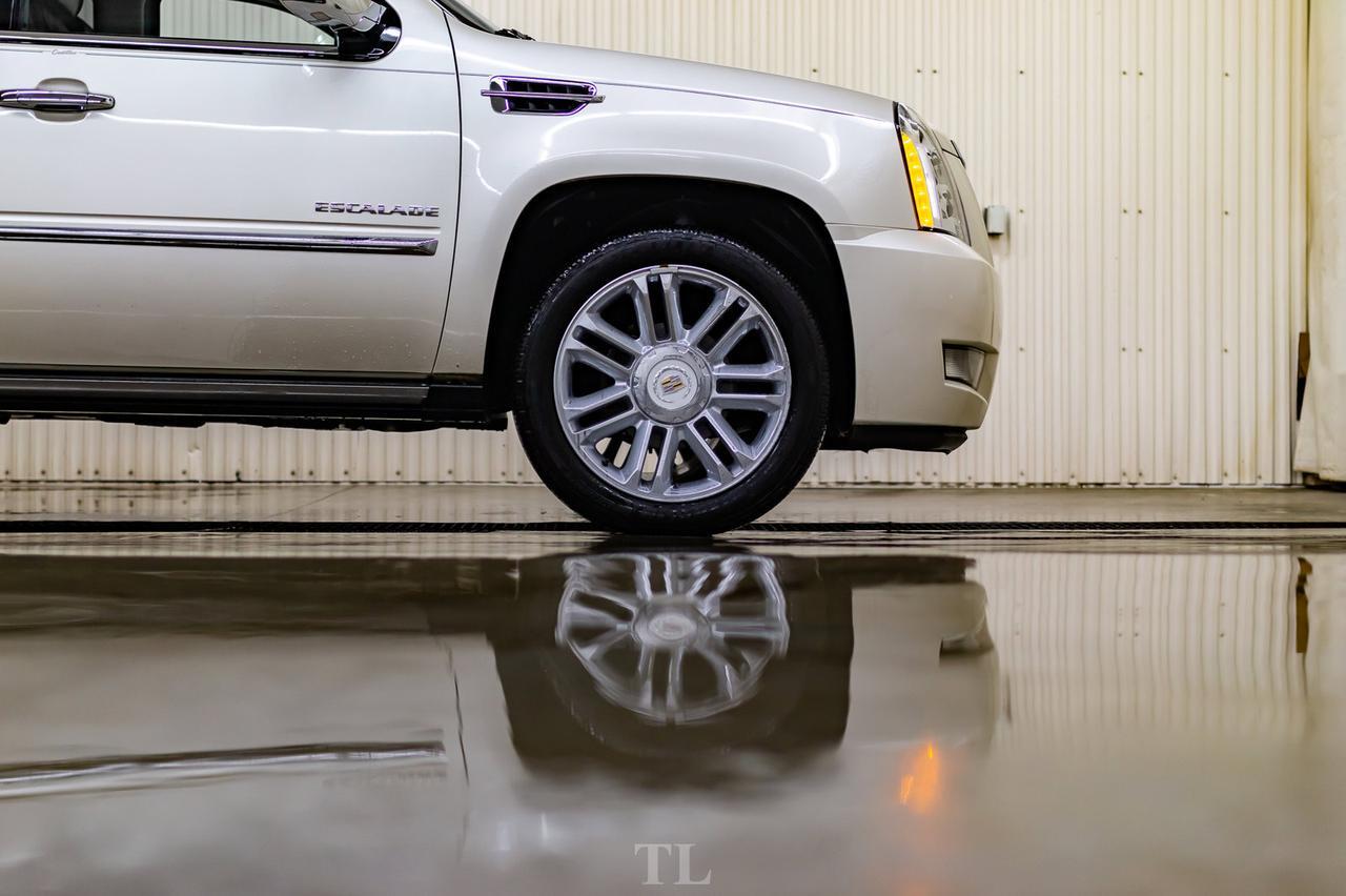 2012 Cadillac Escalade AWD Platinum Leather Roof Nav Red Deer AB