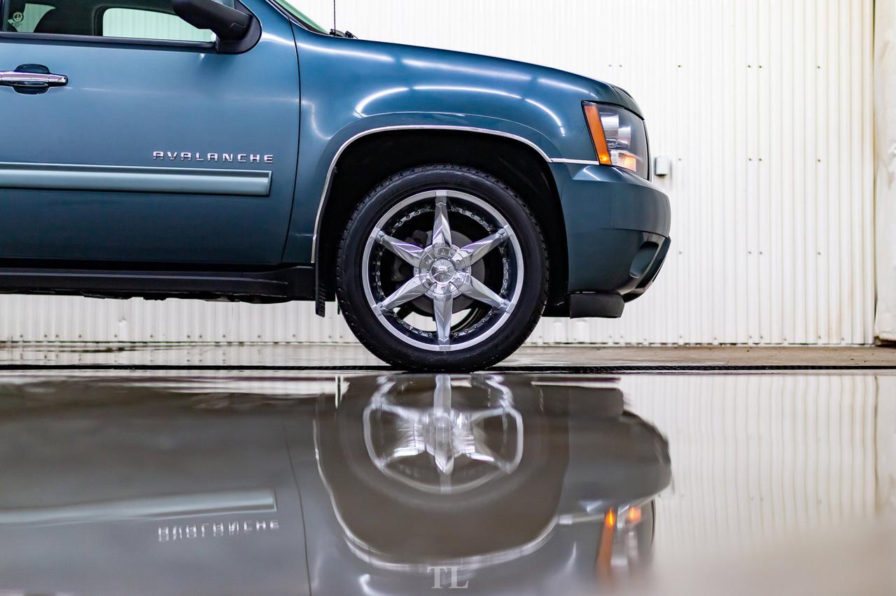 2012 Chevrolet Avalanche 4x4 LT BCam Red Deer AB