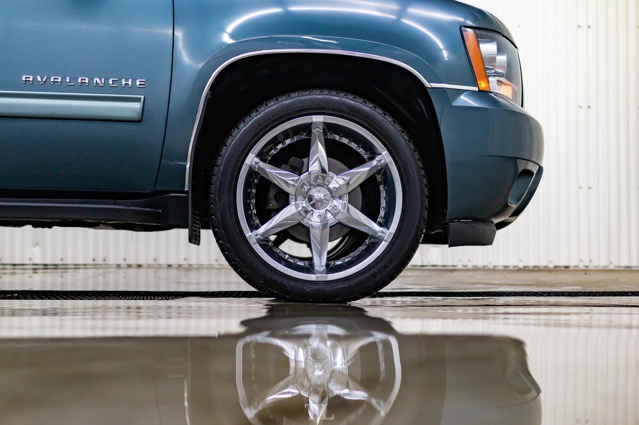 2012 Chevrolet Avalanche 4x4 LT BCam Red Deer AB