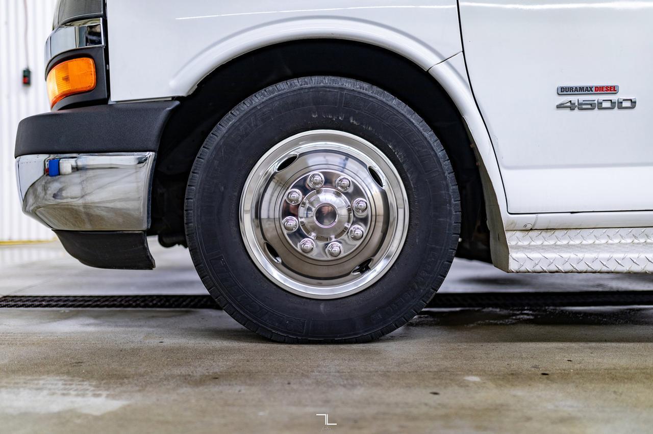 2012 Chevrolet Express 4500 Handi Bus Diesel Wheelchair Lift Red Deer AB