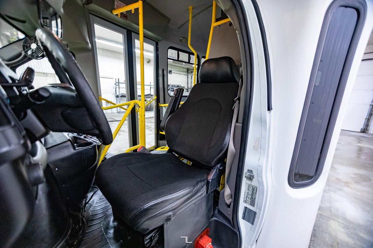 2012 Chevrolet Express 4500 Handi Bus Diesel Wheelchair Lift Red Deer AB