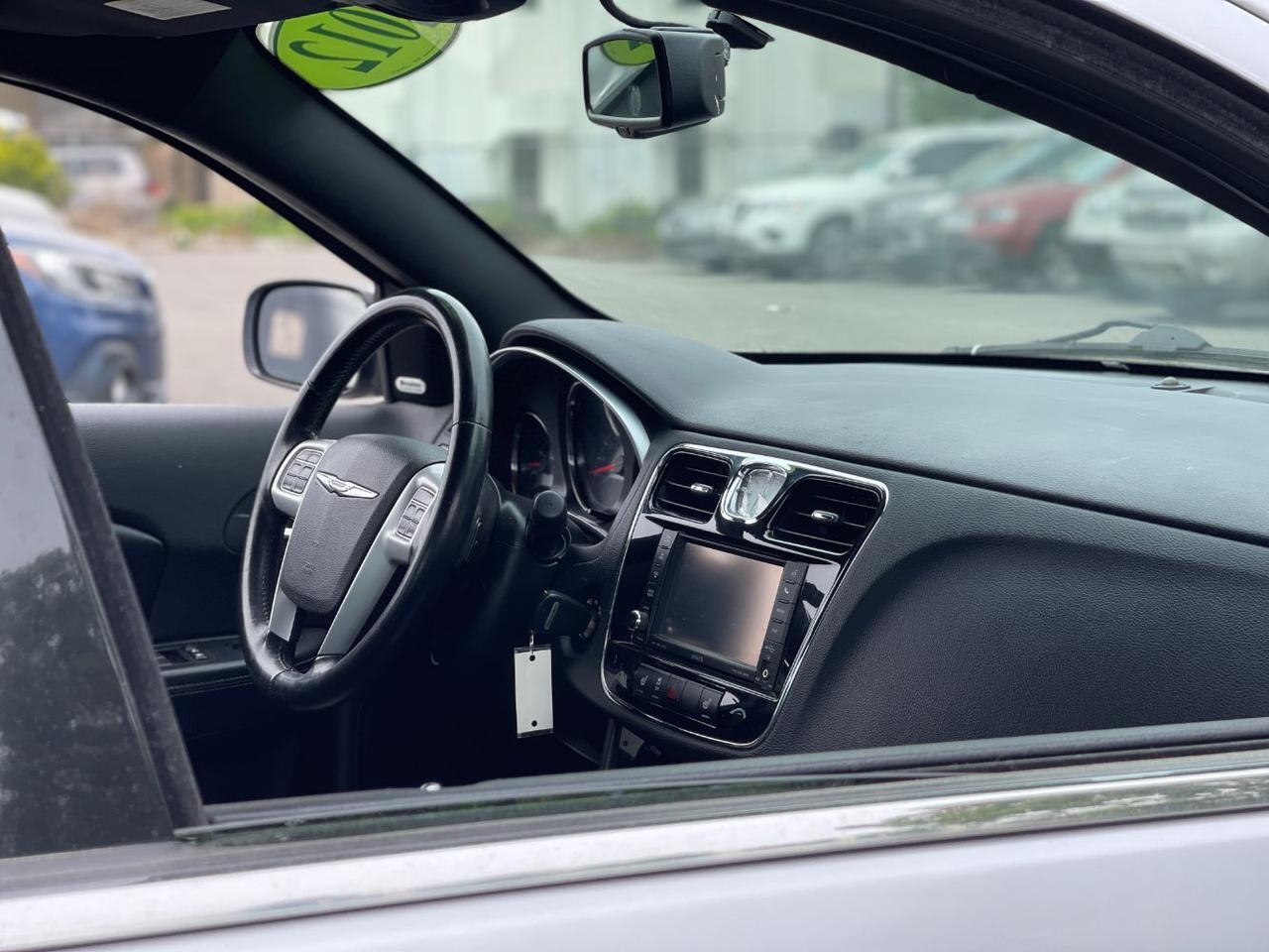 2012 Chrysler 200 Limited Hayden ID