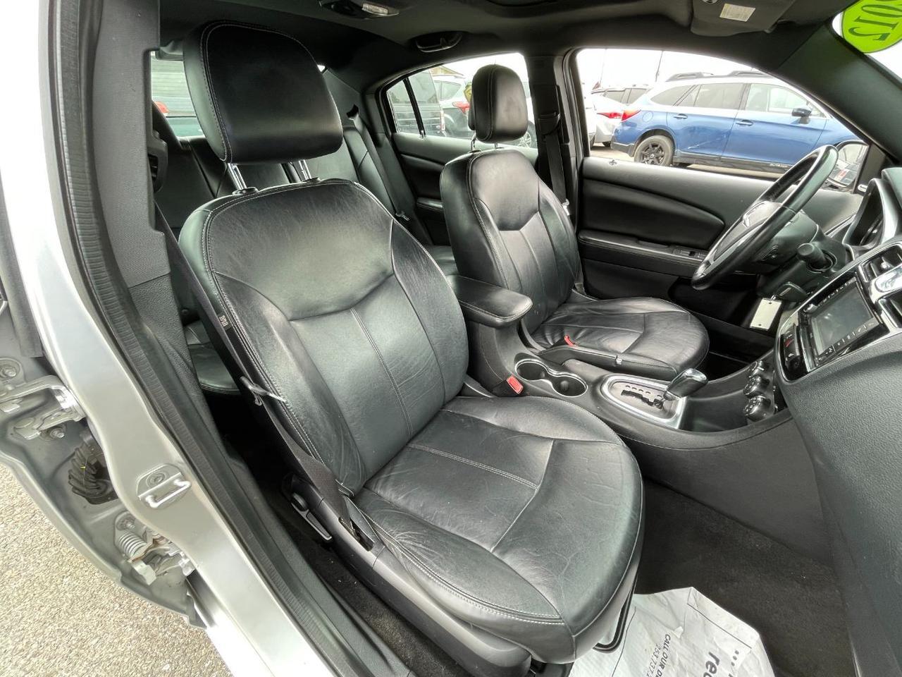 2012 Chrysler 200 Limited Hayden ID