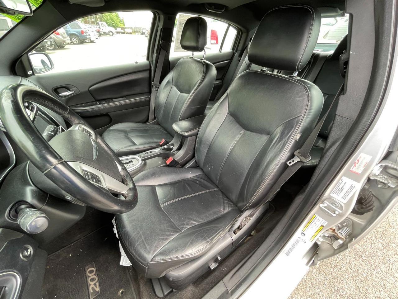 2012 Chrysler 200 Limited Hayden ID