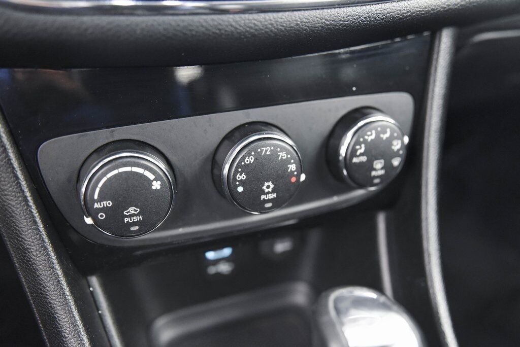 2012 Chrysler 200 S AKRON OH