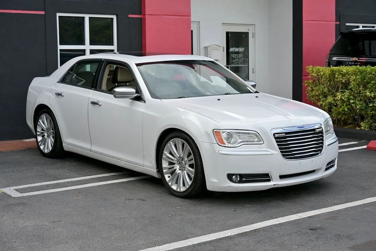 2012 Chrysler 300 300C Luxury Series Sedan 4D