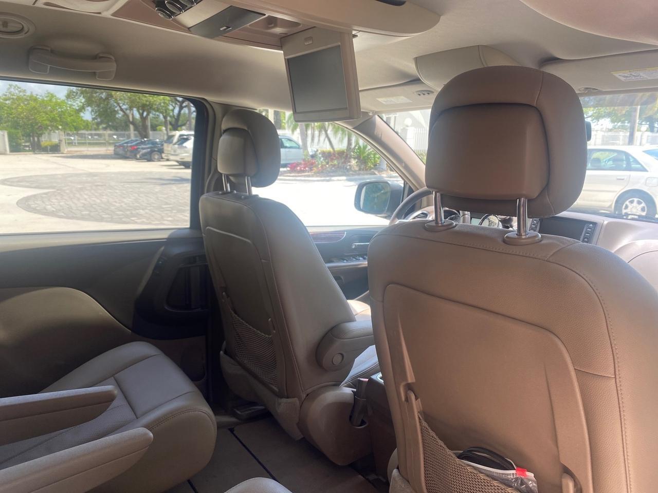2012 Chrysler Town & Country 1 OWNER LOW MILES 58.406 Pompano Beach FL