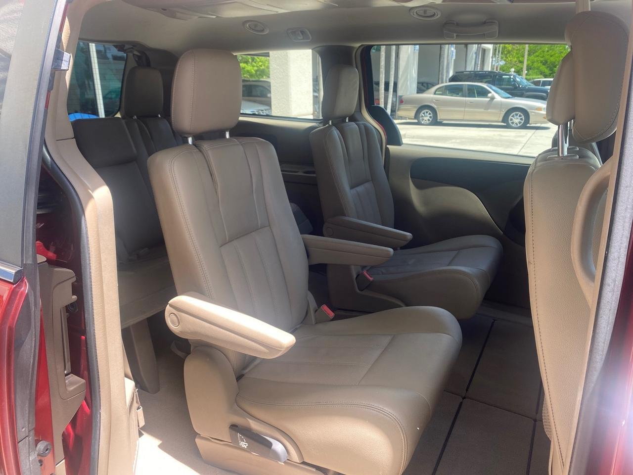 2012 Chrysler Town & Country 1 OWNER LOW MILES 58.406 Pompano Beach FL