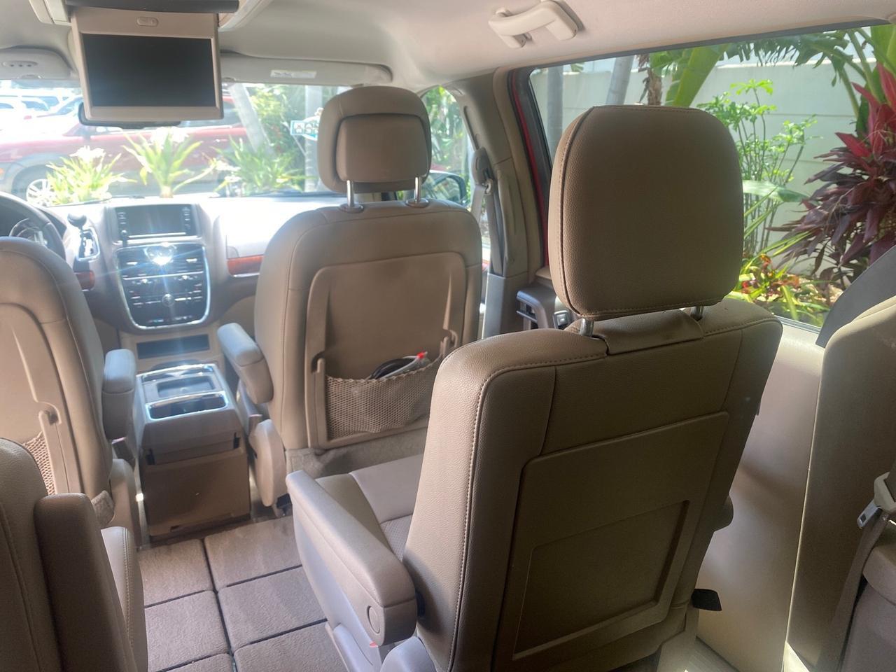 2012 Chrysler Town & Country 1 OWNER LOW MILES 58.406 Pompano Beach FL