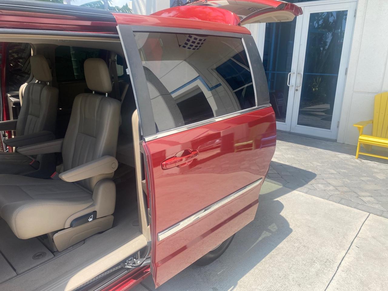 2012 Chrysler Town & Country 1 OWNER LOW MILES 58.406 Pompano Beach FL