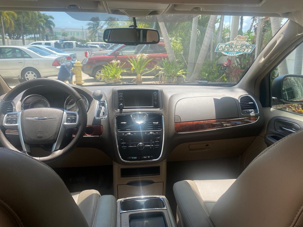 2012 Chrysler Town & Country 1 OWNER LOW MILES 58.406 Pompano Beach FL