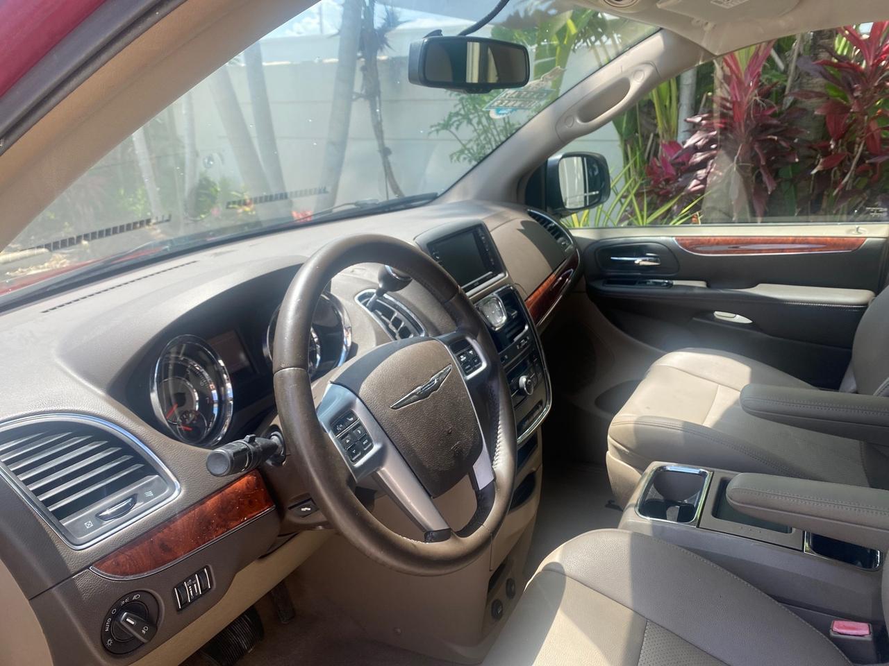 2012 Chrysler Town & Country 1 OWNER LOW MILES 58.406 Pompano Beach FL