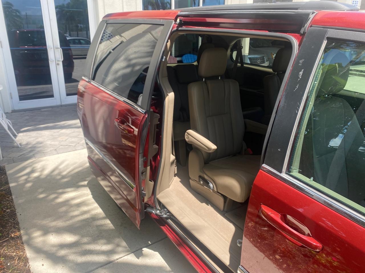 2012 Chrysler Town & Country 1 OWNER LOW MILES 58.406 Pompano Beach FL