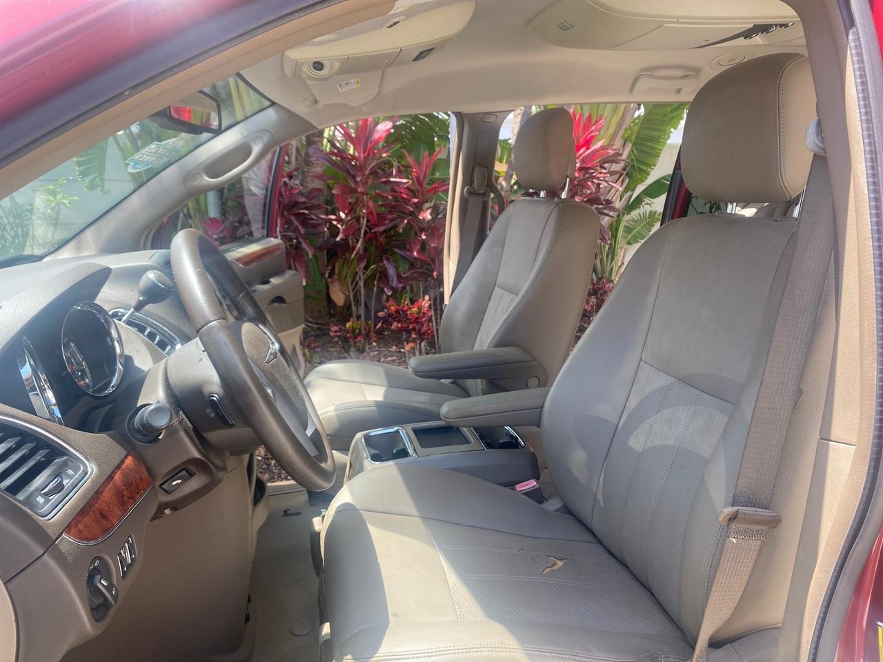 2012 Chrysler Town & Country 1 OWNER LOW MILES 58.406 Pompano Beach FL