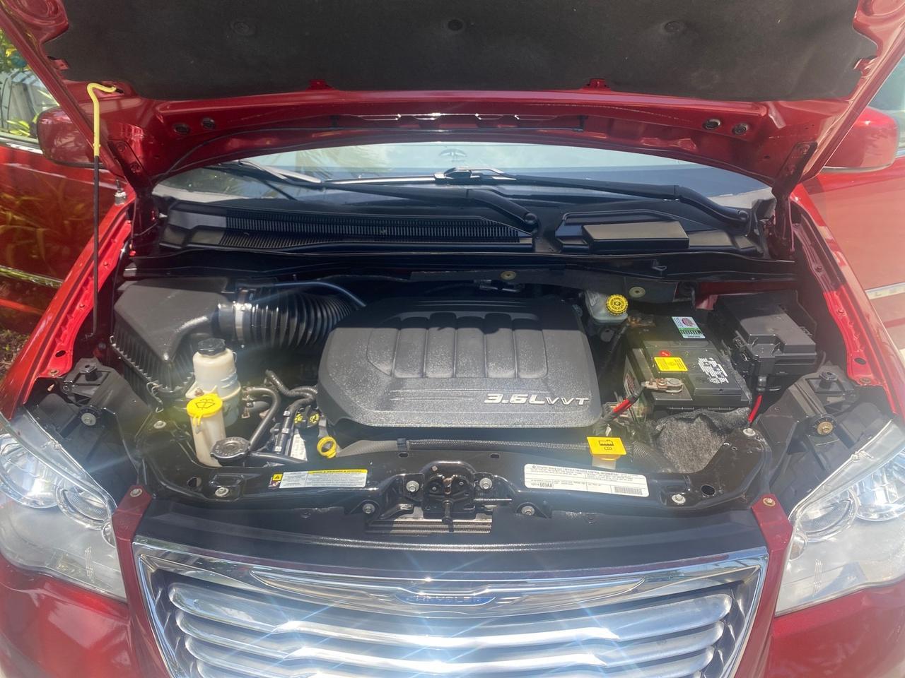 2012 Chrysler Town & Country 1 OWNER LOW MILES 58.406 Pompano Beach FL