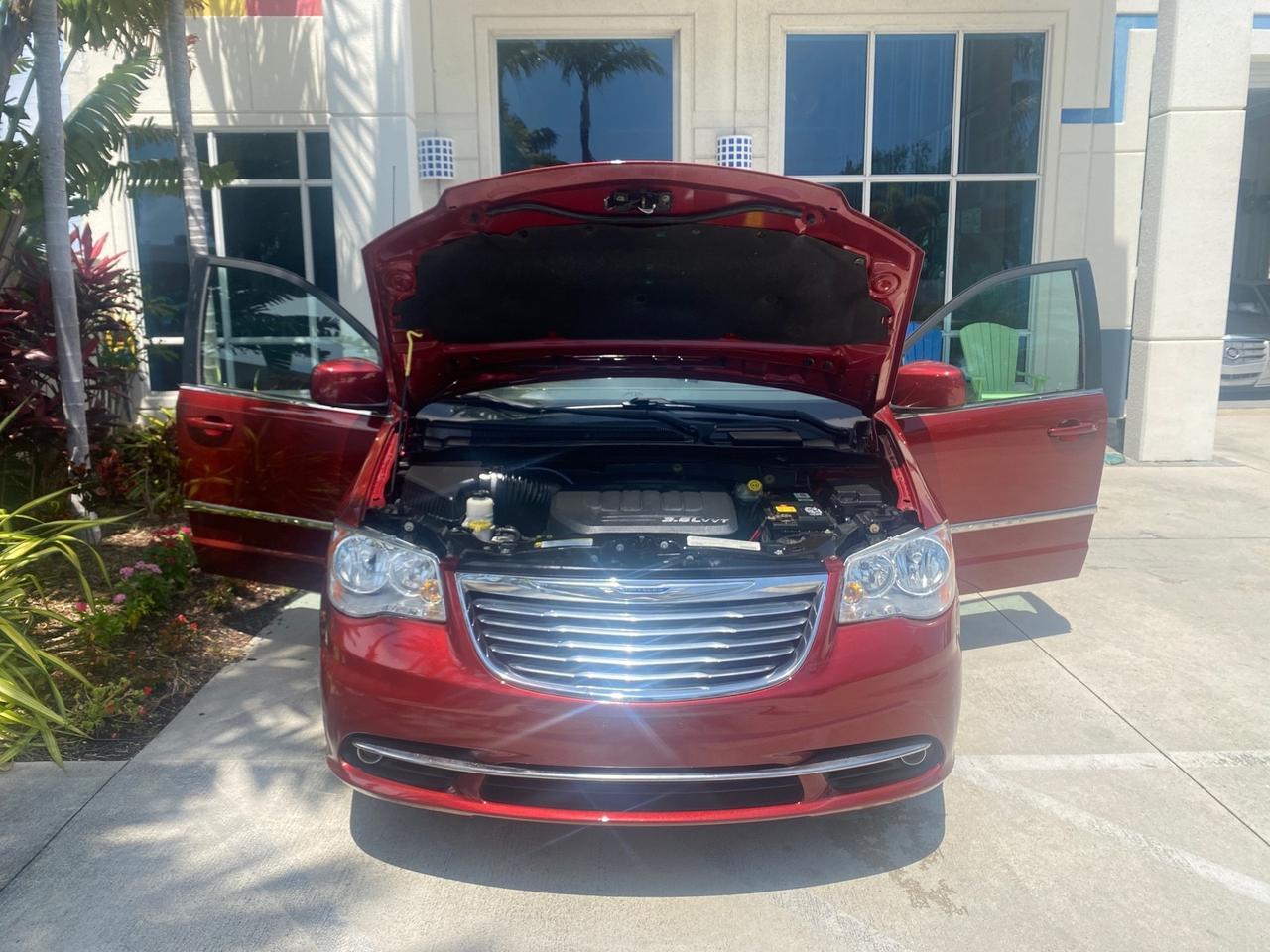 2012 Chrysler Town & Country 1 OWNER LOW MILES 58.406 Pompano Beach FL