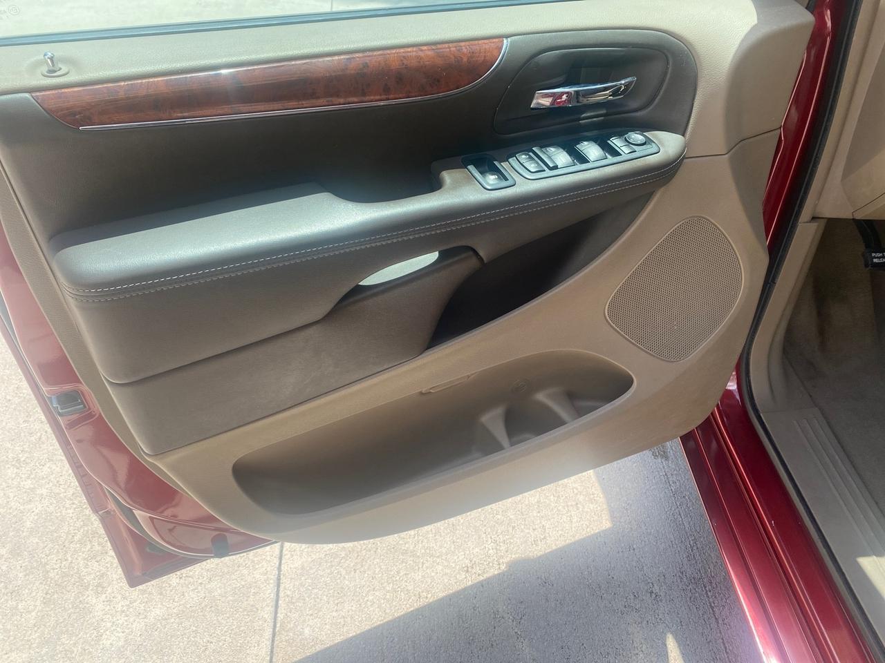 2012 Chrysler Town & Country 1 OWNER LOW MILES 58.406 Pompano Beach FL