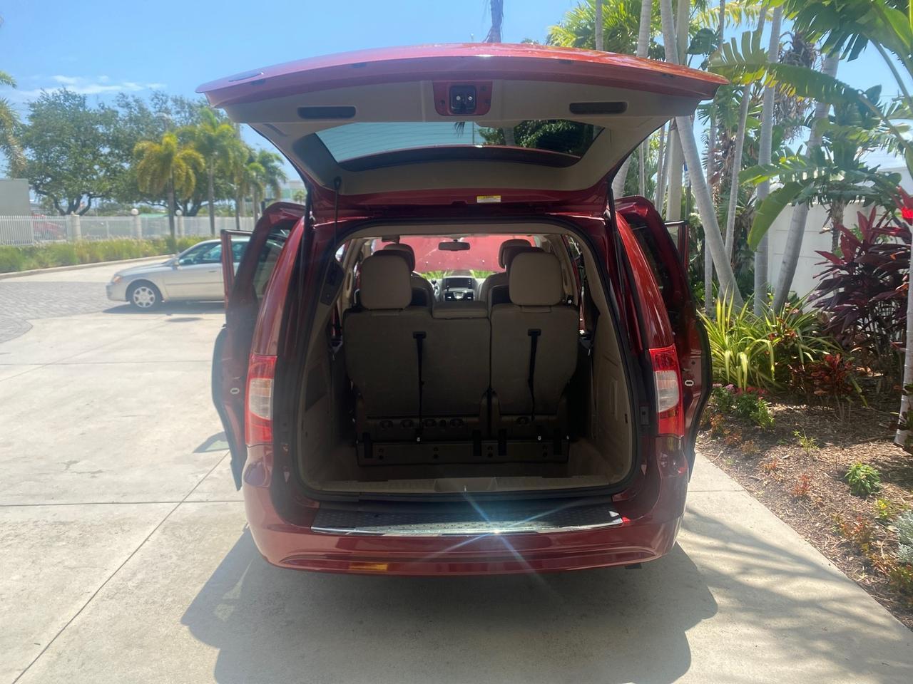 2012 Chrysler Town & Country 1 OWNER LOW MILES 58.406 Pompano Beach FL