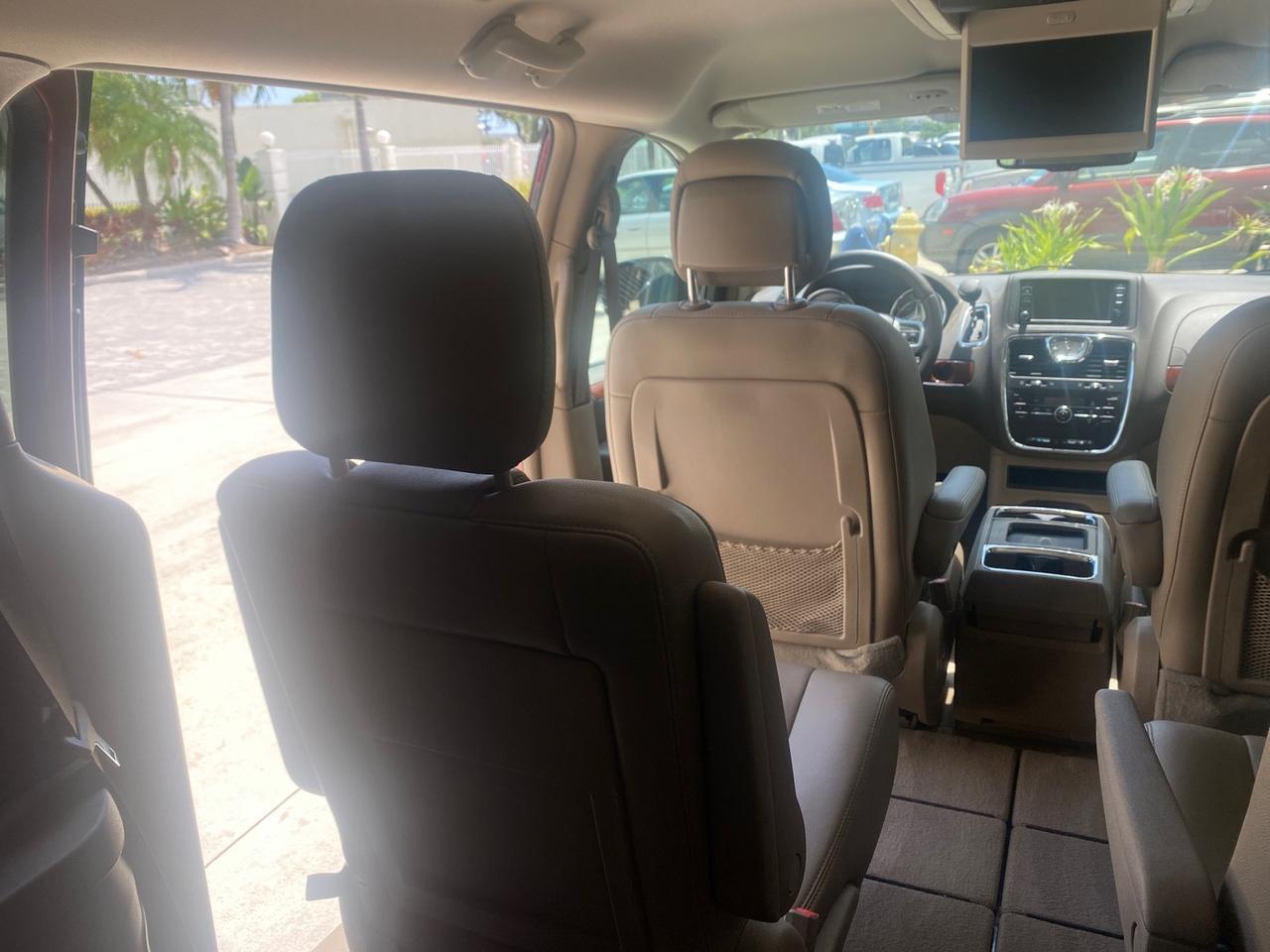 2012 Chrysler Town & Country 1 OWNER LOW MILES 58,411 Pompano Beach FL