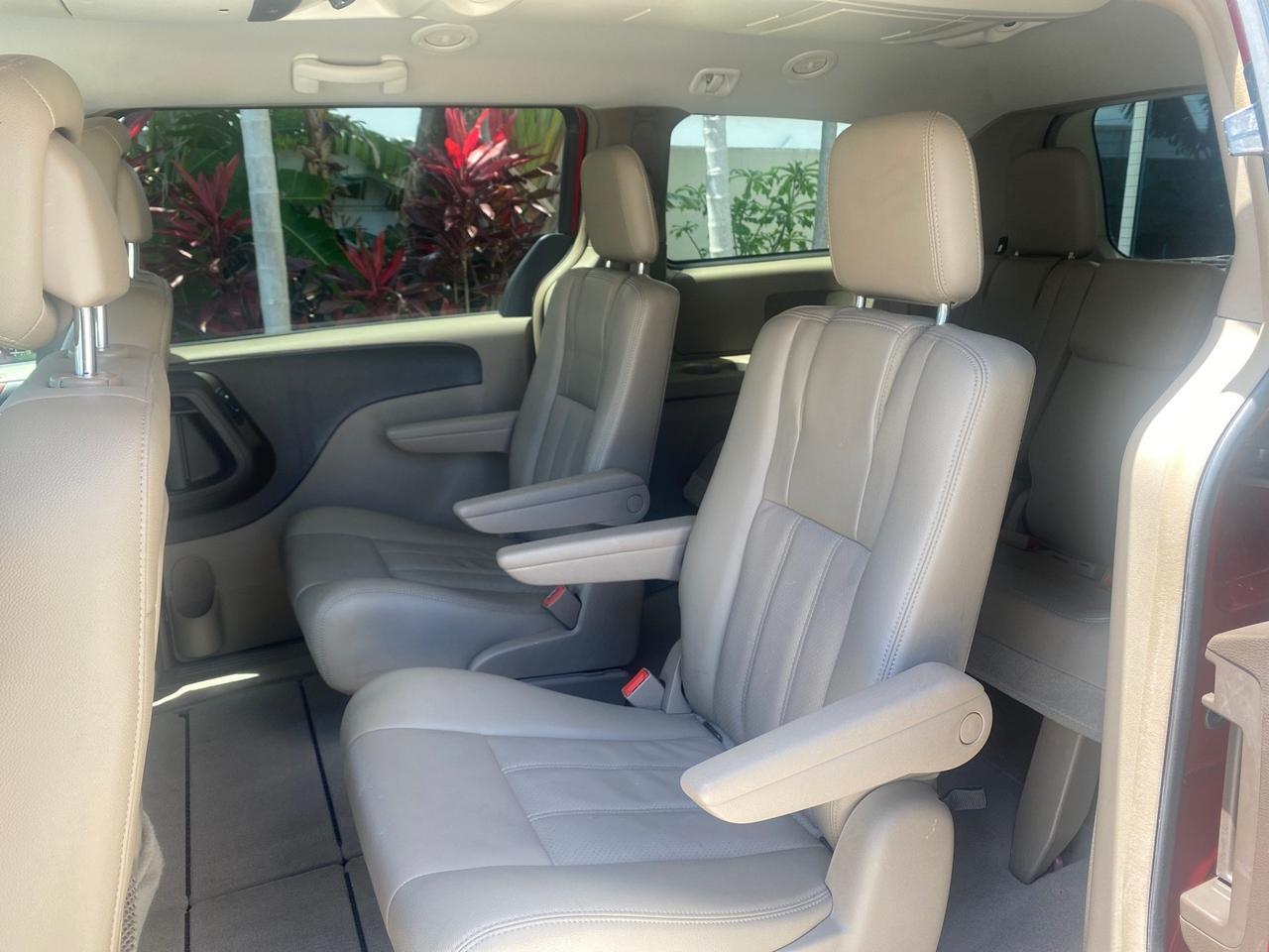 2012 Chrysler Town & Country 1 OWNER LOW MILES 58,411 Pompano Beach FL
