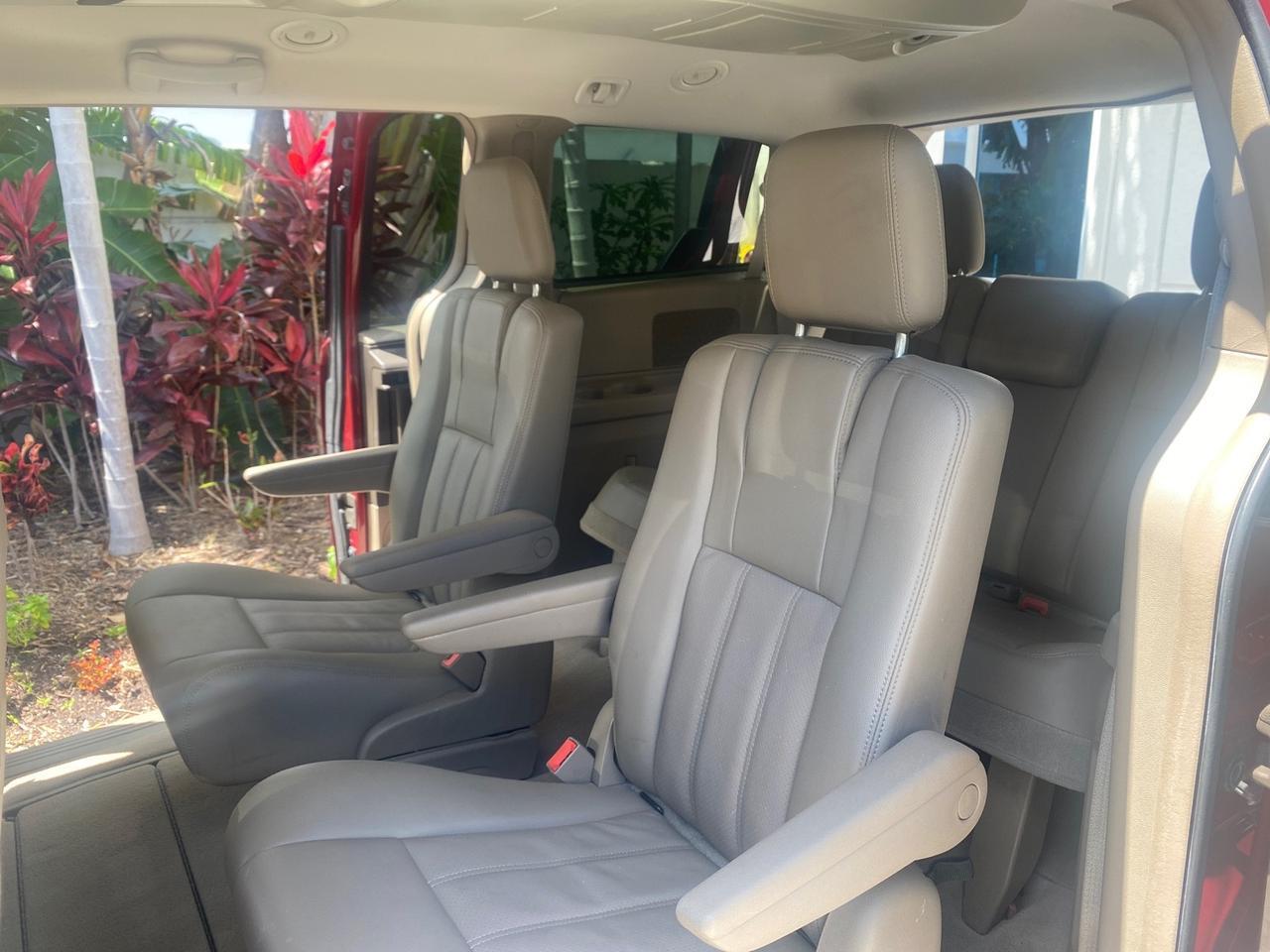 2012 Chrysler Town & Country 1 OWNER LOW MILES 58,411 Pompano Beach FL