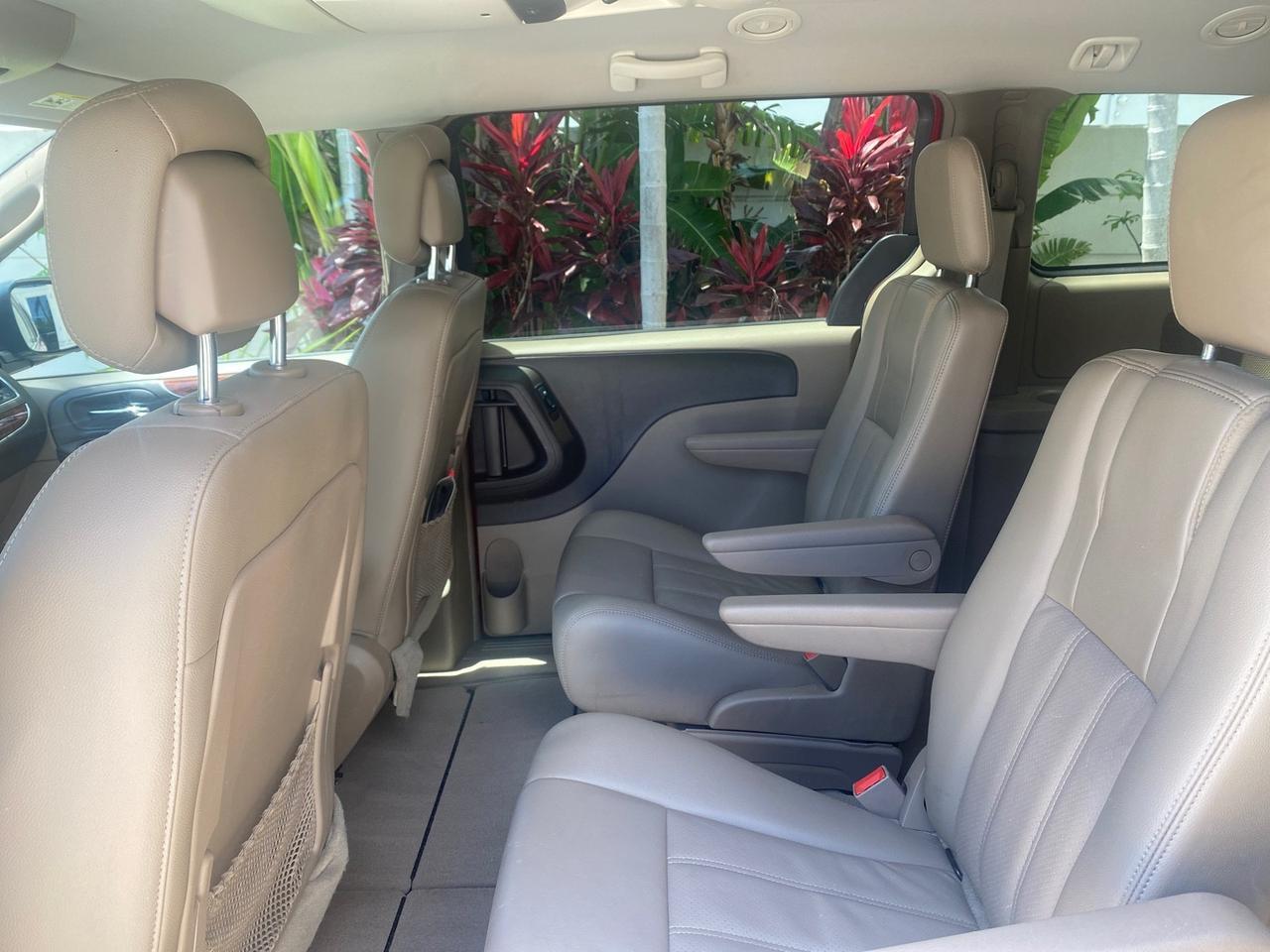 2012 Chrysler Town & Country 1 OWNER LOW MILES 58,411 Pompano Beach FL