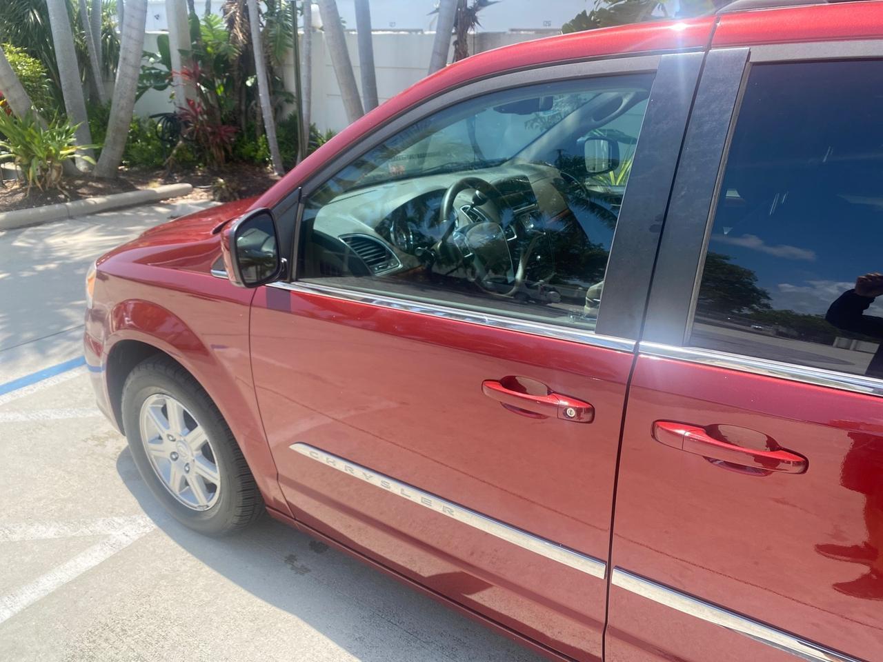 2012 Chrysler Town & Country 1 OWNER LOW MILES 58,411 Pompano Beach FL