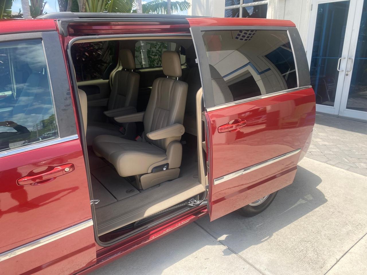 2012 Chrysler Town & Country 1 OWNER LOW MILES 58,411 Pompano Beach FL