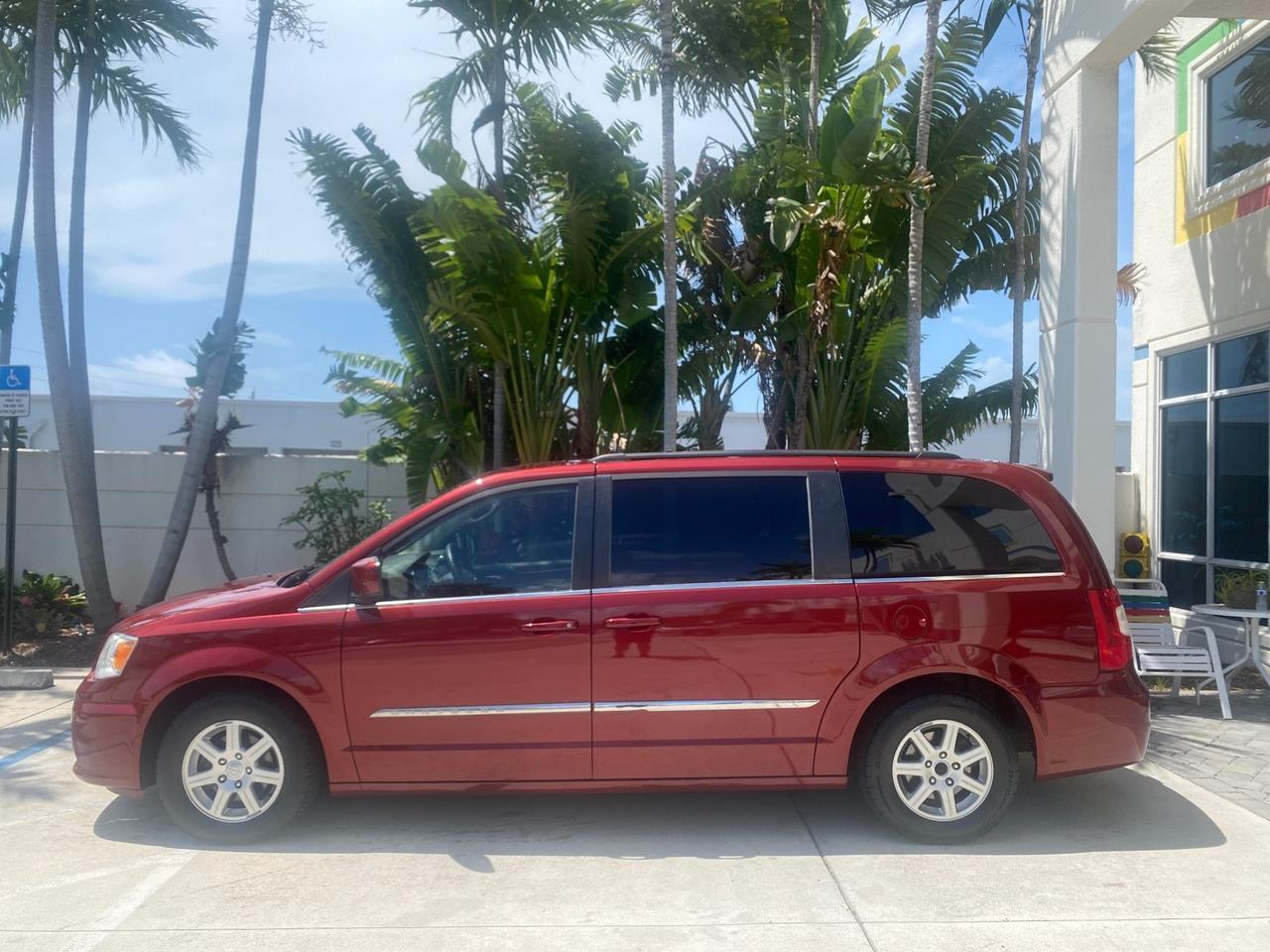 2012 Chrysler Town & Country 1 OWNER LOW MILES 58,411 Pompano Beach FL