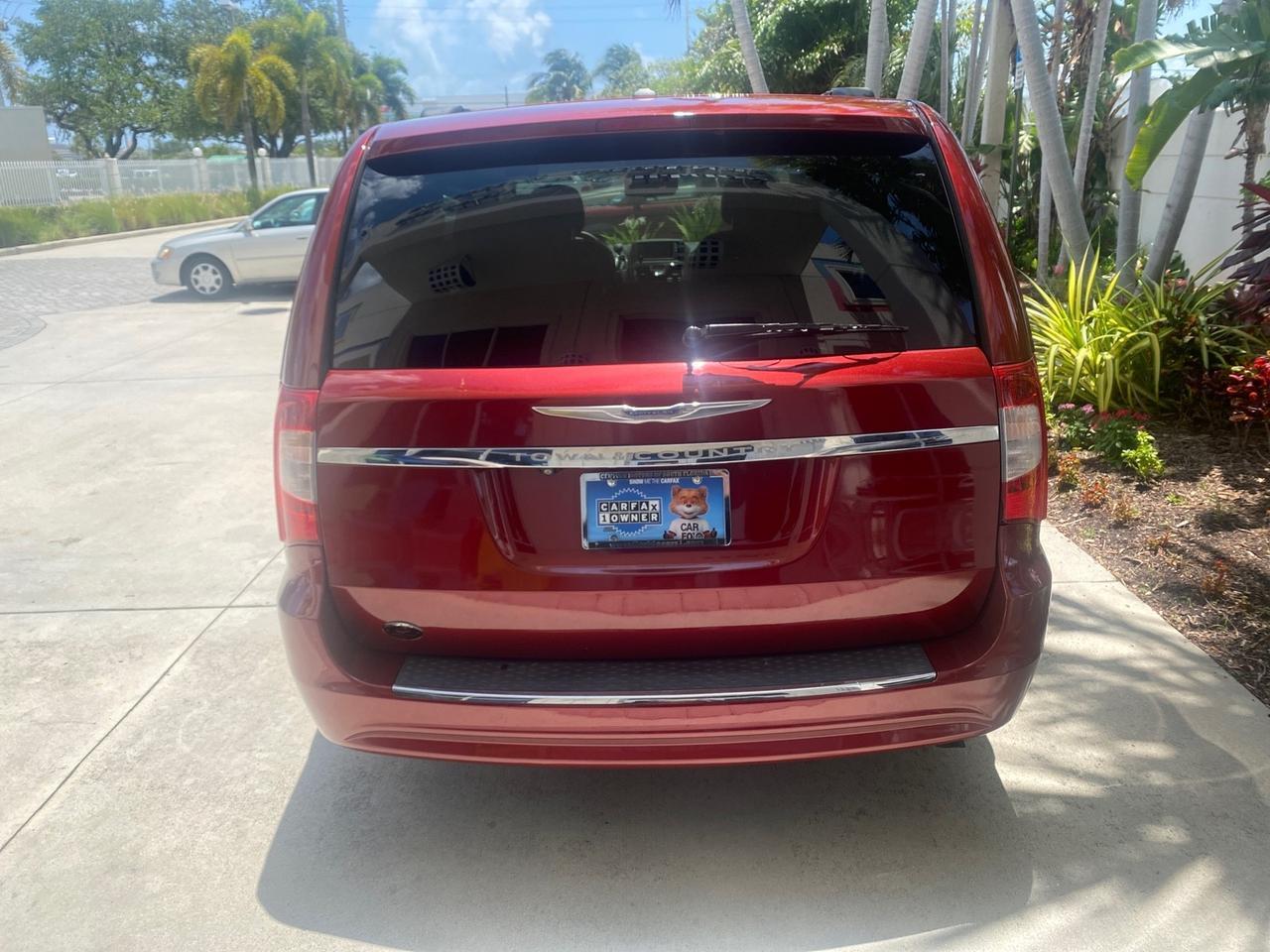 2012 Chrysler Town & Country 1 OWNER LOW MILES 58,411 Pompano Beach FL