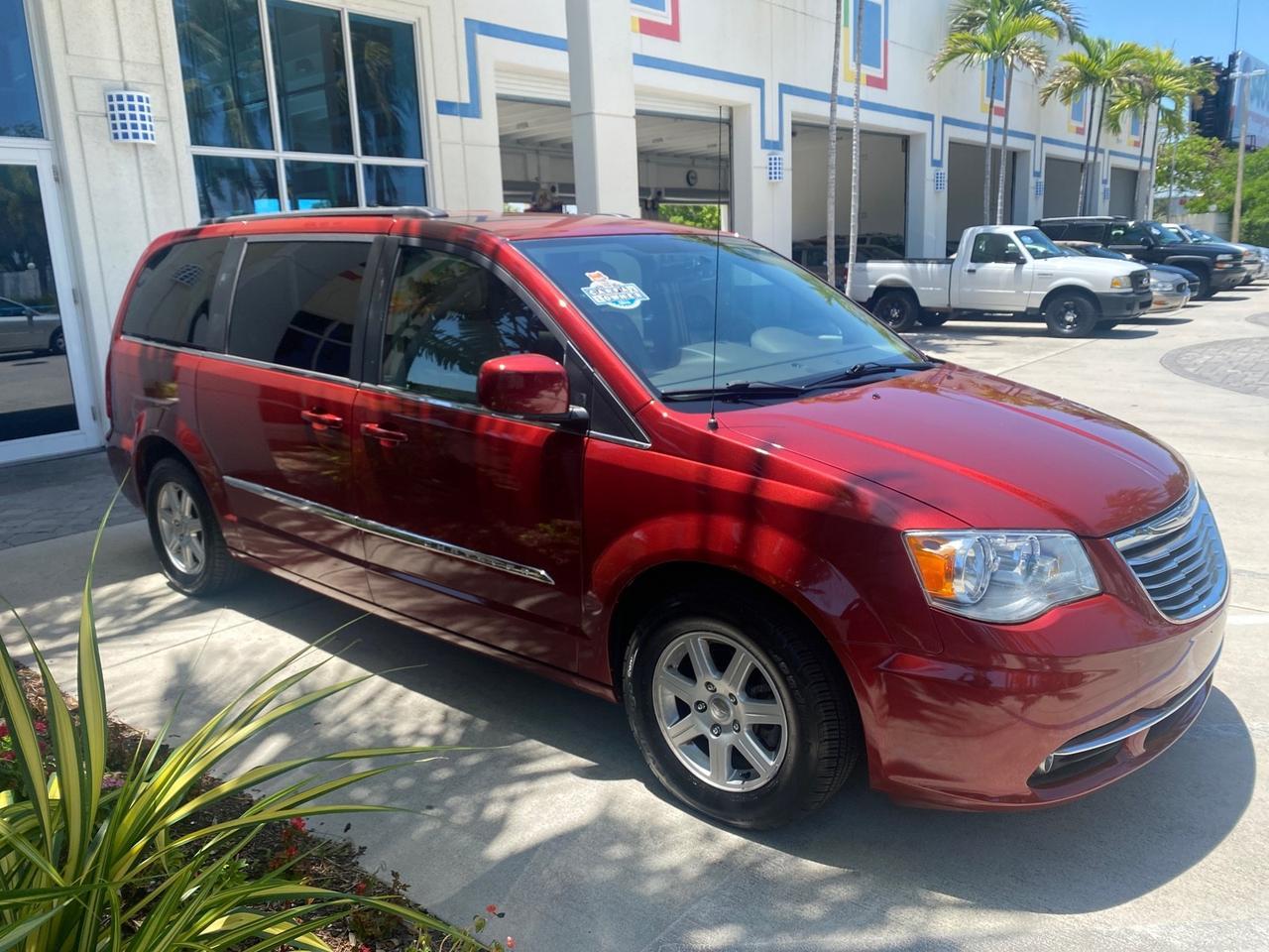 2012 Chrysler Town & Country 1 OWNER LOW MILES 58,411 Pompano Beach FL
