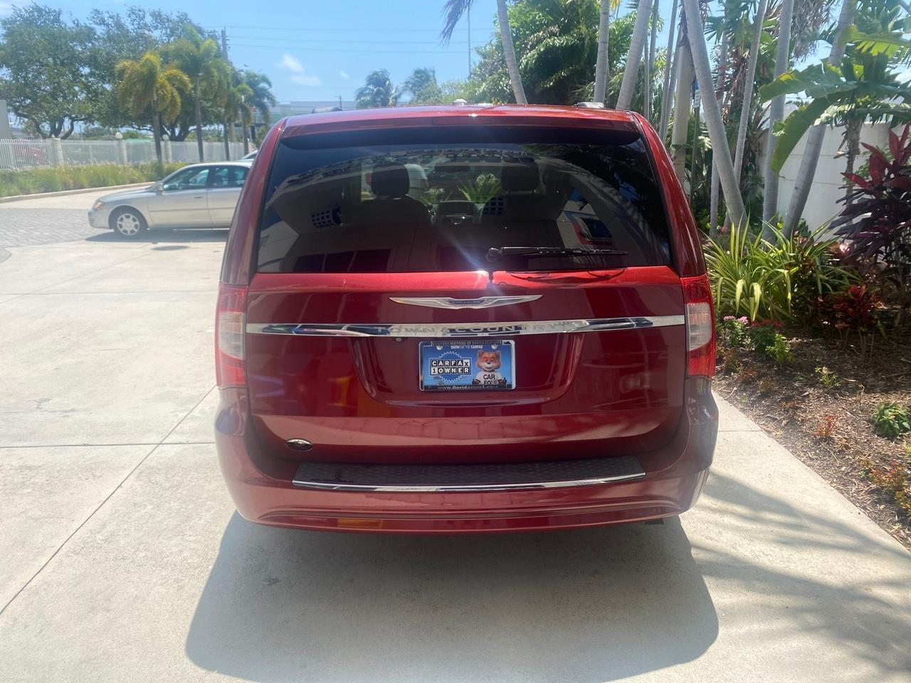 2012 Chrysler Town & Country 1 OWNER LOW MILES 58,411 Pompano Beach FL