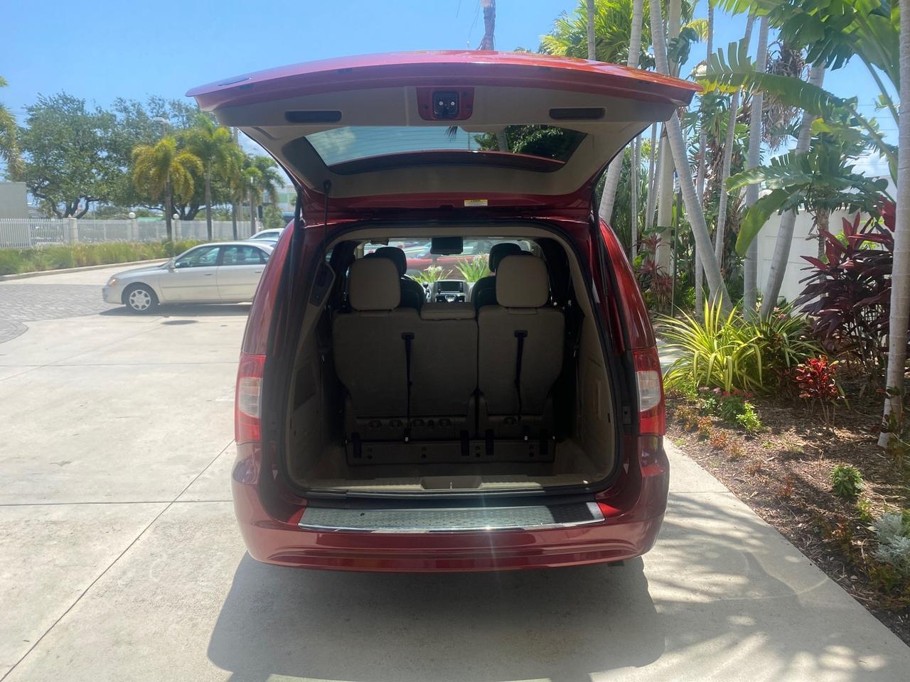 2012 Chrysler Town & Country 1 OWNER LOW MILES 58,411 Pompano Beach FL