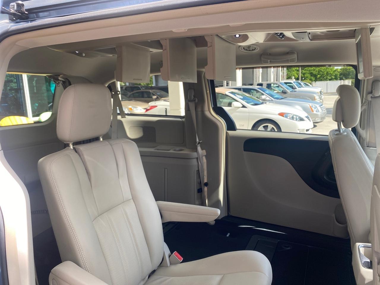2012 Chrysler Town & Country HANDICAP LIFT LOW MILES 32,124 Pompano Beach FL