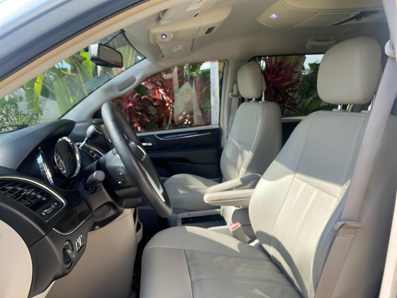2012 Chrysler Town & Country HANDICAP LIFT LOW MILES 32,124 Pompano Beach FL