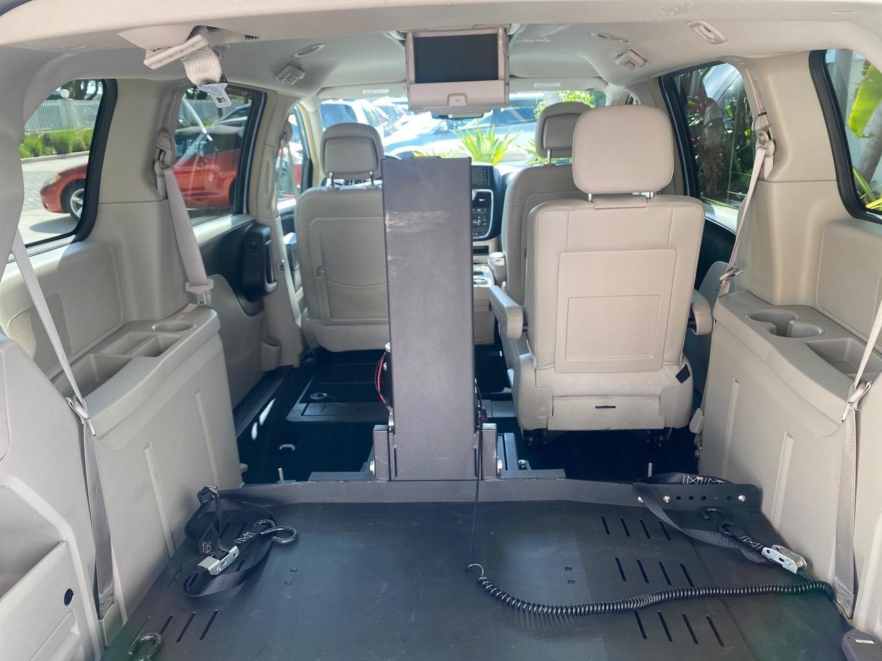 2012 Chrysler Town & Country HANDICAP LIFT LOW MILES 32,124 Pompano Beach FL
