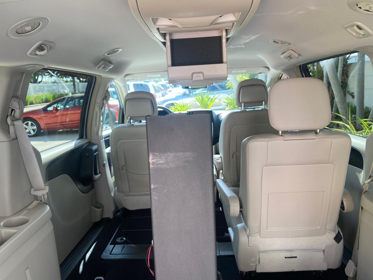 2012 Chrysler Town & Country HANDICAP LIFT LOW MILES 32,124 Pompano Beach FL