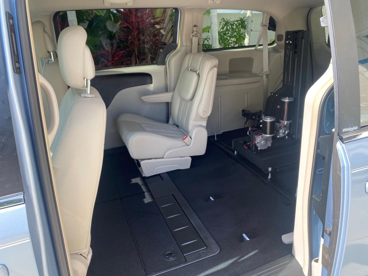 2012 Chrysler Town & Country HANDICAP LIFT LOW MILES 32,124 Pompano Beach FL