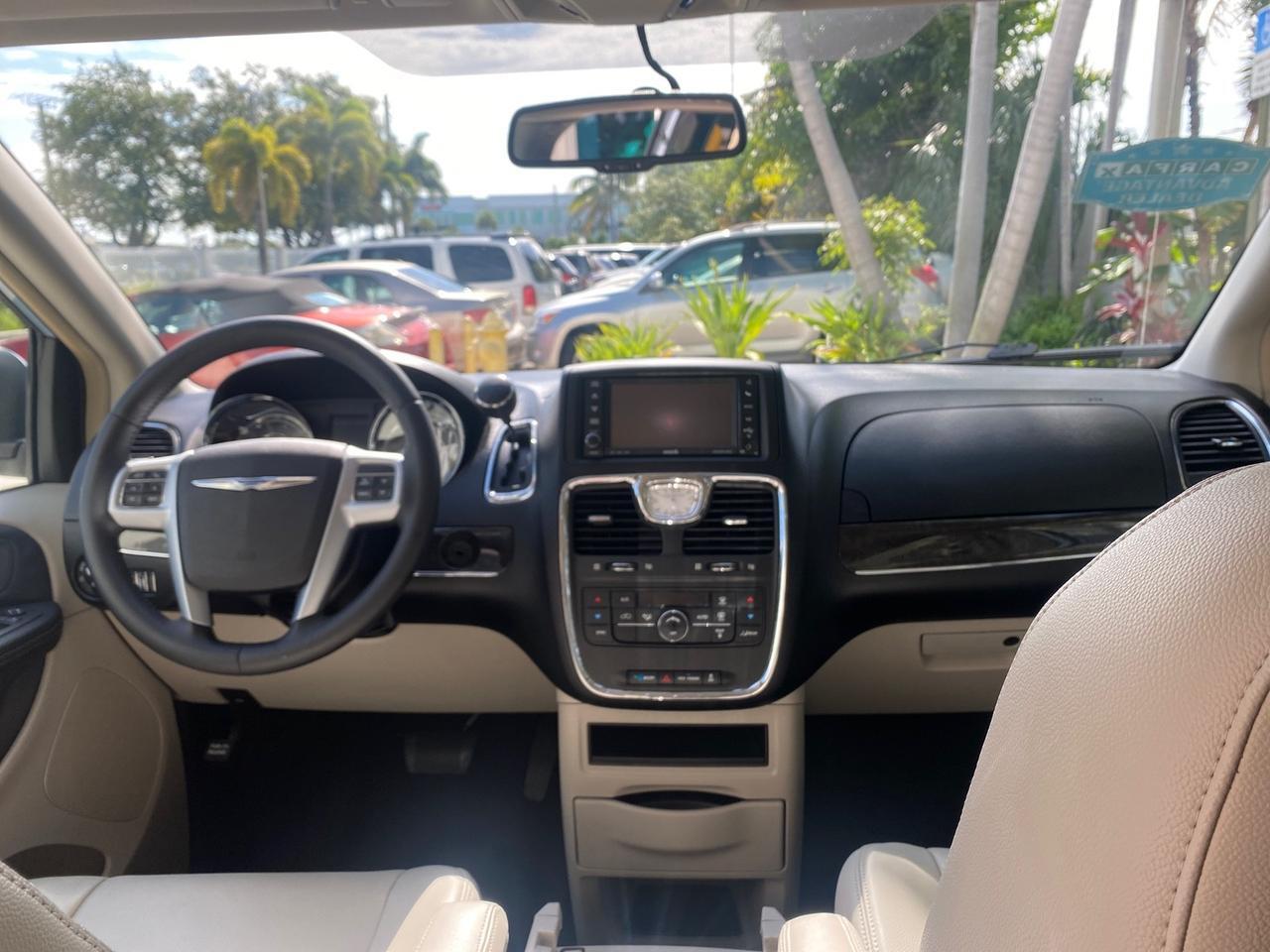 2012 Chrysler Town & Country HANDICAP LIFT LOW MILES 32,124 Pompano Beach FL