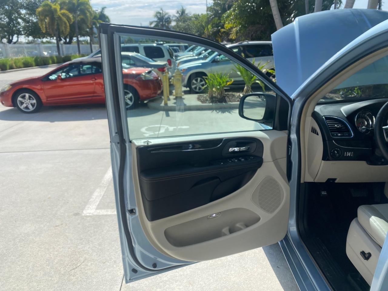 2012 Chrysler Town & Country HANDICAP LIFT LOW MILES 32,124 Pompano Beach FL