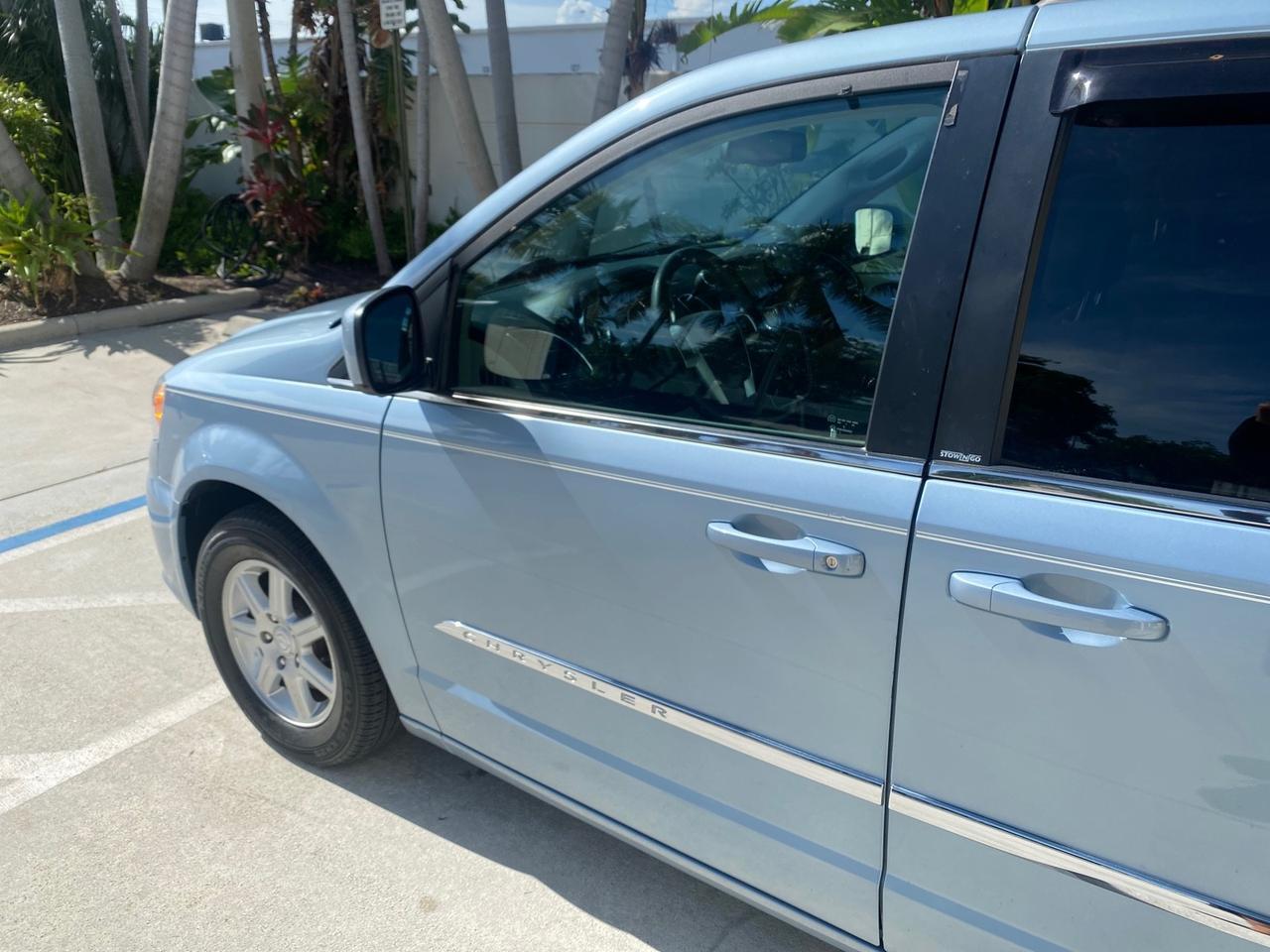 2012 Chrysler Town & Country HANDICAP LIFT LOW MILES 32,124 Pompano Beach FL